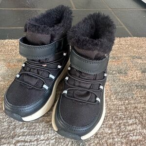 Waterproof toddler boots